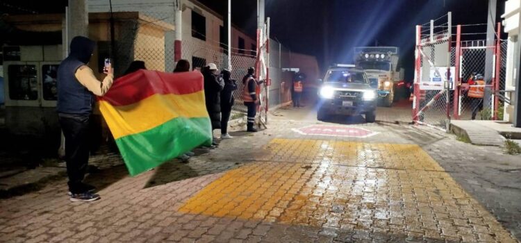 La Paz recibe restos de David Santalla y abre homenajes en su camión Mi Socio