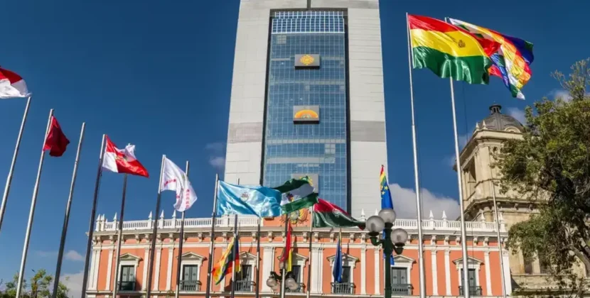 Gobierno impulsa reestructuración y traslada Comunicación a Jefatura de Gabinete