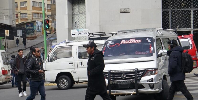 Choferes de La Paz levantan bloqueo tras acuerdo con el Gobierno local