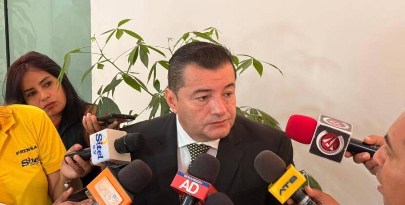 Jhonny Fernández y su secretario de Obras Públicas declaran en caso pavimento en Santa Cruz