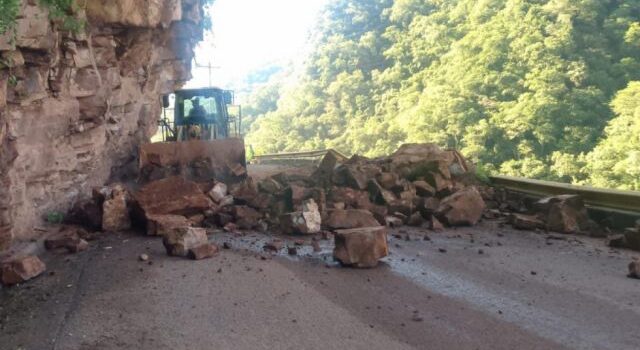 Gobierno habilita paso alterno tras derrumbes en ruta Entre Ríos Villa Montes