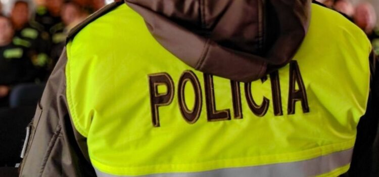 Policía en La Paz aprehende por pedir quince mil bolivianos para devolver vehículo