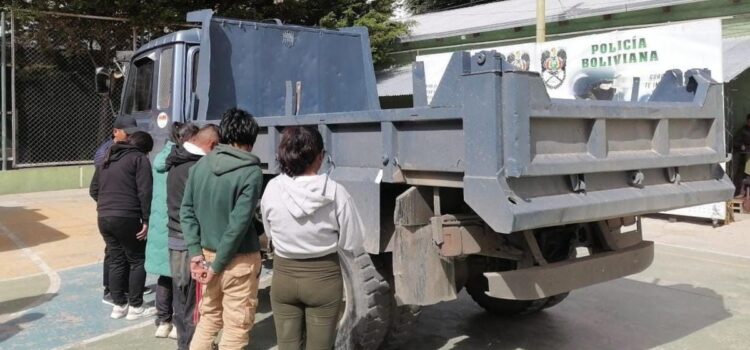 Sujetos irrumpen con gas lacrimógeno en planta de estaño y maniatán a dos mineros en Bolivia