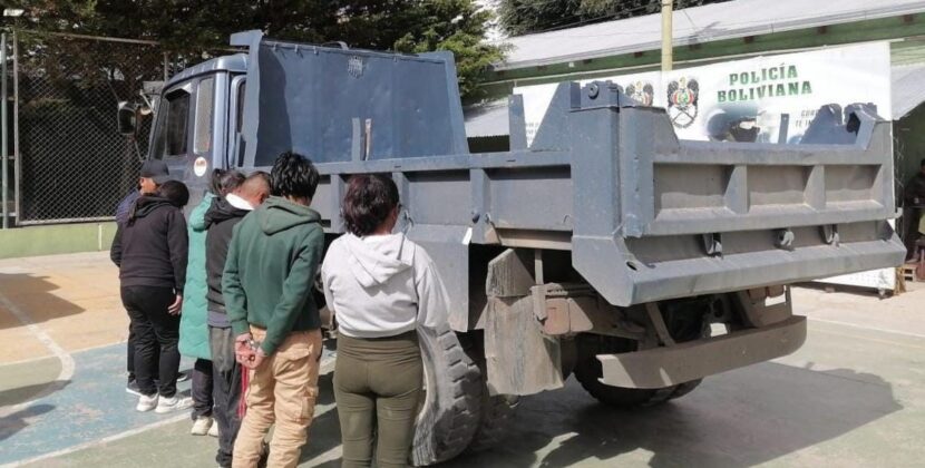 Sujetos irrumpen con gas lacrimógeno en planta de estaño y maniatán a dos mineros en Bolivia