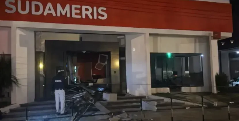 Comando armado asalta banco fronterizo en Ciudad del Este y roba millones