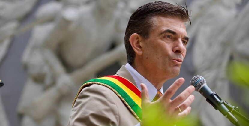 Paz anuncia apertura del proceso 50 50 y anula leyes contra autonomía