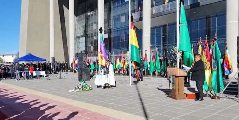 El Alto inicia actos del aniversario con misa e iza de banderas a media asta