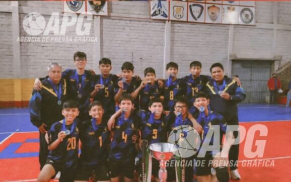 Albert Einstein impulsa su triunfo en el Nacional Infantil de voleibol en Bolivia