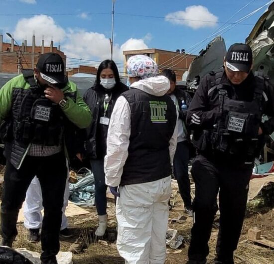 Tribunal envía a cárcel a dos sujetos por saqueos al avión accidentado en El Alto