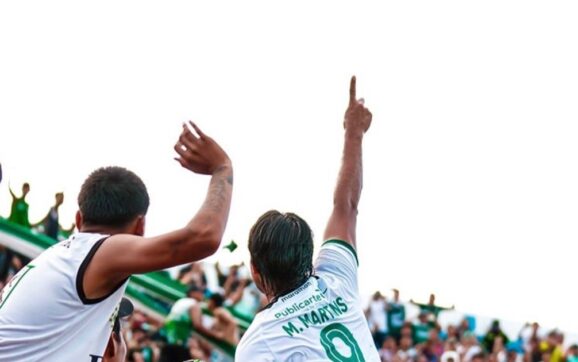 Marcelo Martins marca gol en La Paz y dedica un homenaje especial