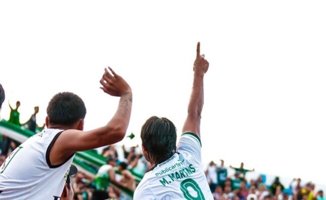 Marcelo Martins marca gol en La Paz y dedica un homenaje especial