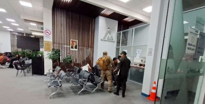 Autoridades de Tarija aprehenden y trasladan a La Paz a exfiscal de obras de Aduanas