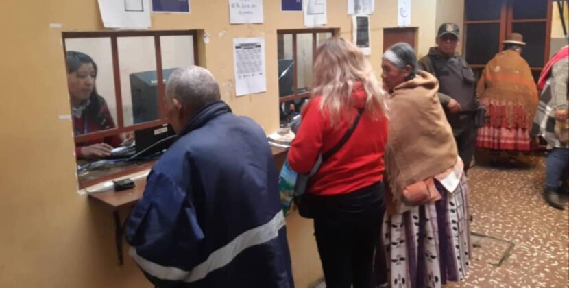 La Paz aprueba decreto que incrementa 18 12 por ciento la renta de jubilados del Senasir