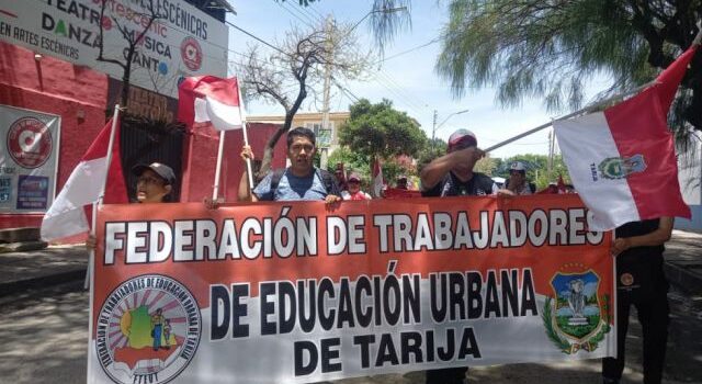 Magisterio urbano en La Paz exige al Gobierno subir jubilación antes de abril