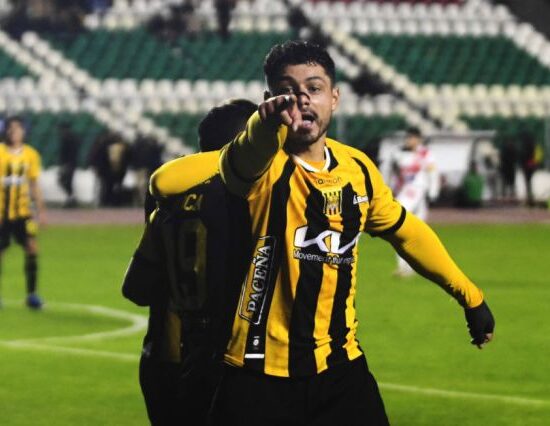 Darwin Lom impulsa la victoria de The Strongest con triplete en La Paz