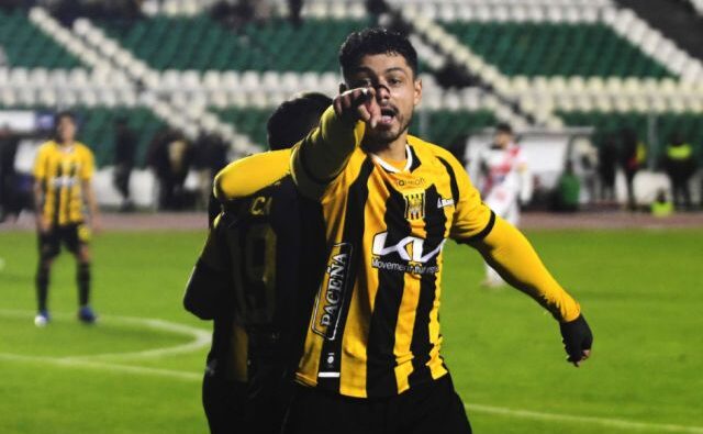 Darwin Lom impulsa la victoria de The Strongest con triplete en La Paz