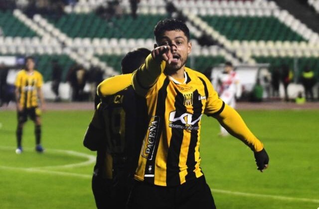 Darwin Lom impulsa la victoria de The Strongest con triplete en La Paz