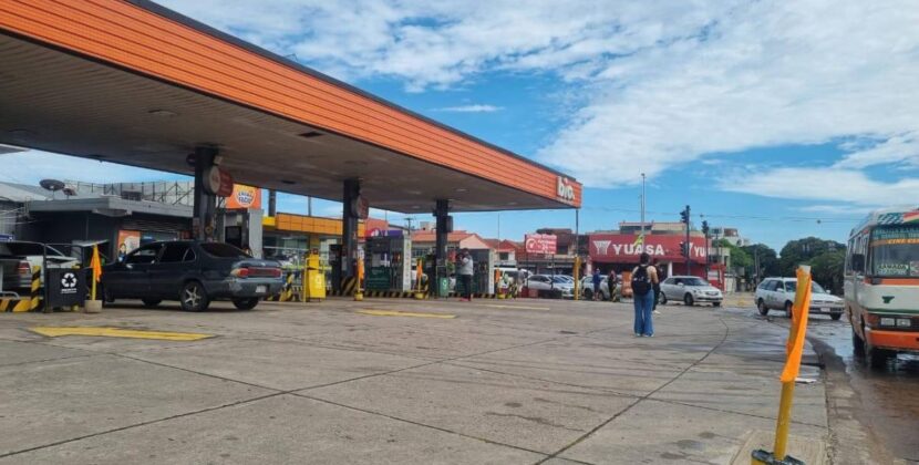 Asosur Santa Cruz advierte que 90 por ciento de estaciones no recibe combustible