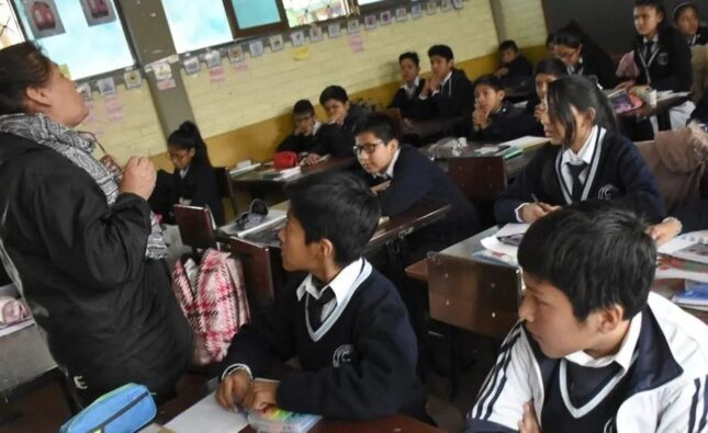 Trabajadores en salud en Bolivia logran bonovacunación con débito automático