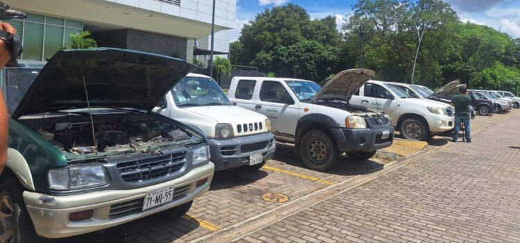 Alcaldía de Santa Cruz confirma 60 vehículos municipales varados por gasolina desestabilizada