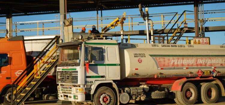 Juez dispone detención domiciliaria y fianza para jefa legal de YPFB en caso Botrading