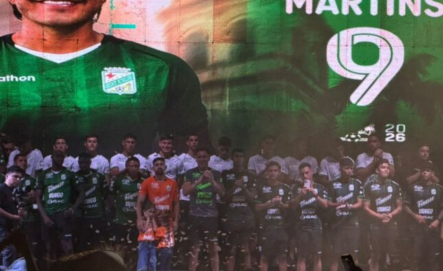 Oriente Petrolero presenta su plantel 2026 en fiesta para hinchas en Santa Cruz