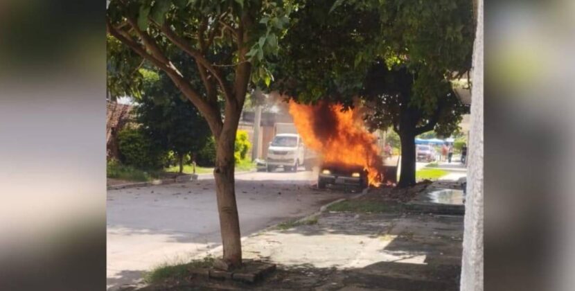 Santa Cruz revela incendio de vehículo que reduce auto a chatarra en vía pública