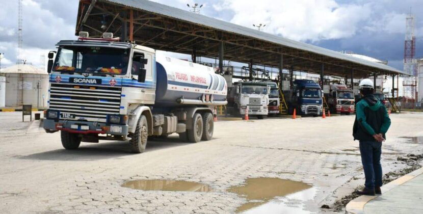 Economista advierte que alza del petróleo y dólar presiona finanzas del Gobierno