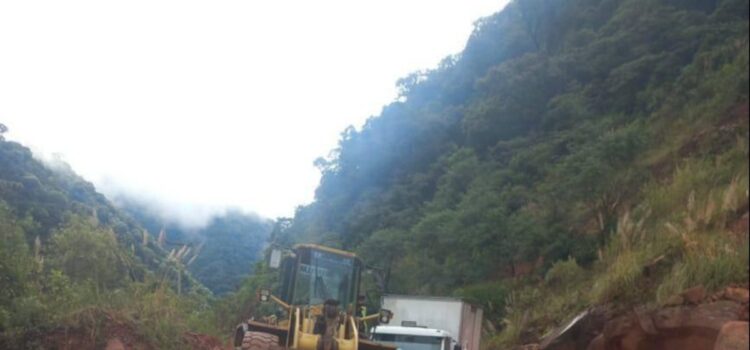 ABC cierra tramo vial en Tarija por derrumbes causados por lluvias intensas