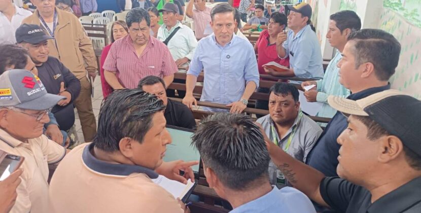 Gobierno y agricultores instalan diálogo en Yapacaní durante bloqueo vigente