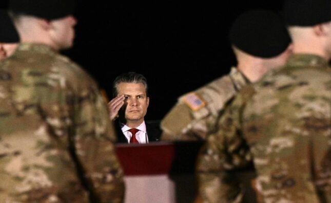 Jefe del Pentágono advierte que martes será día más intenso de ataques contra Irán