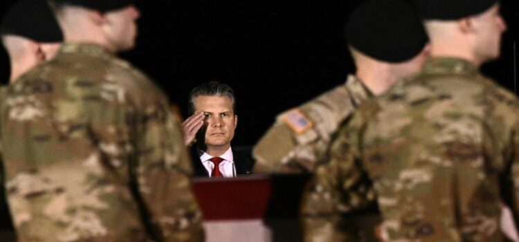 Jefe del Pentágono advierte que martes será día más intenso de ataques contra Irán