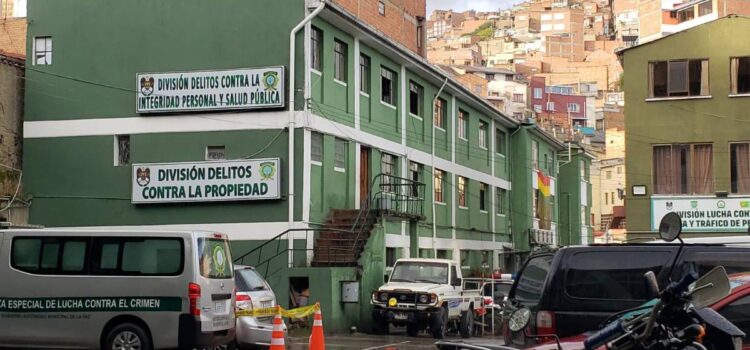 Policía de La Paz halla más de 300 frascos de mercurio en domicilio y vehículo
