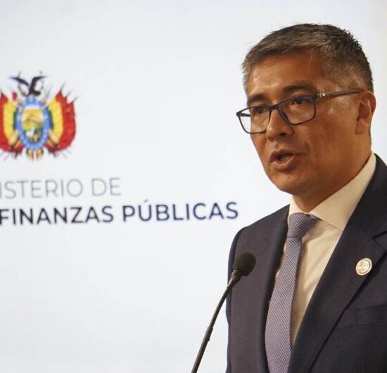 Ministro de Economía advierte que no se puede legalizar billetes robados en siniestro aéreo