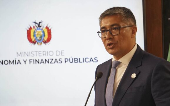 Ministro de Economía advierte que no se puede legalizar billetes robados en siniestro aéreo