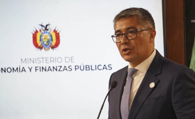 Ministro de Economía advierte que no se puede legalizar billetes robados en siniestro aéreo