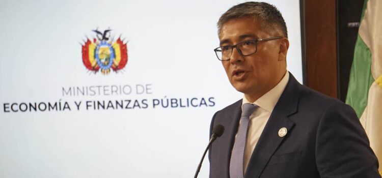 Ministro de Economía advierte que no se puede legalizar billetes robados en siniestro aéreo