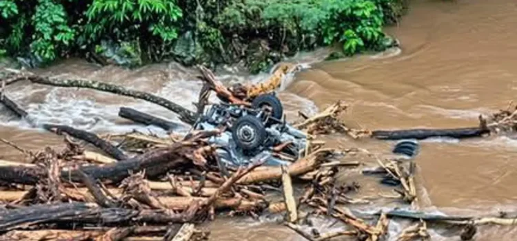 Mazamorra en Tarija arrastra vehículo y confirma un muerto en río