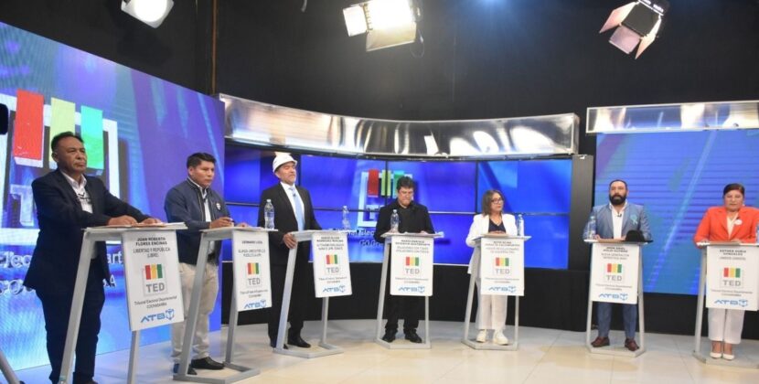 Candidatos en Cochabamba debaten salud educación y acceso al agua
