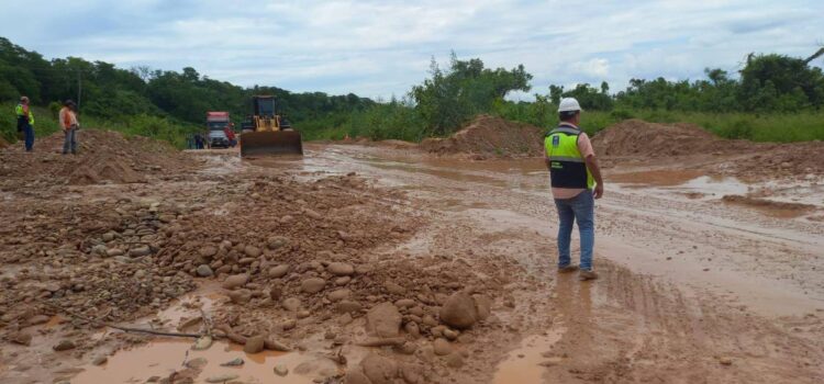 Gobierno de Santa Cruz cierra tramo carretero Santa Cruz Abapó por deslizamientos