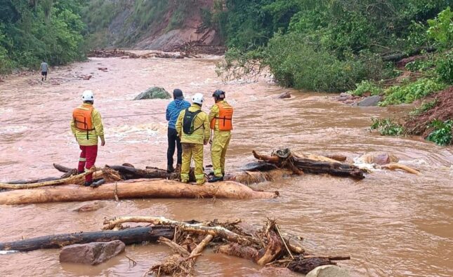 Rescatan en Tarija el cuerpo de una de las dos personas desaparecidas