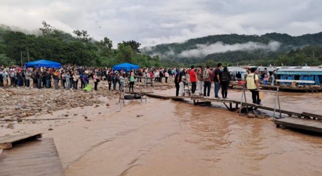Río Bermejo crece y retrasa paso de compradores en mercados locales
