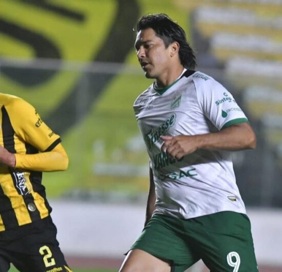 Martins vuelve al césped del estadio Hernando Siles tras 846 días