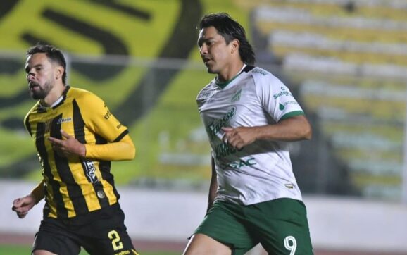 Martins vuelve al césped del estadio Hernando Siles tras 846 días