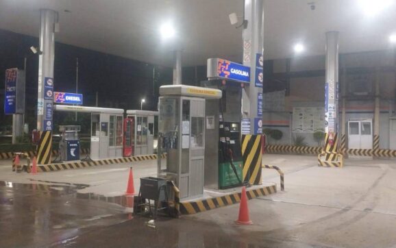 Cochabamba registra filas por gasolina y varios surtidores quedan sin combustible
