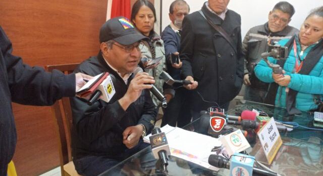 Candidatos Poma y Yucra de A-UPP presentan renuncia ante TED en La Paz