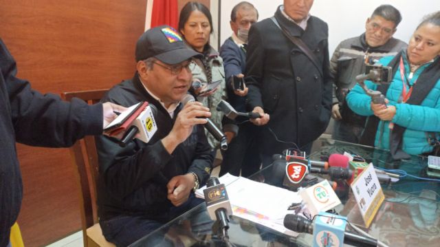 Candidatos Poma y Yucra de A-UPP presentan renuncia ante TED en La Paz