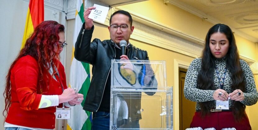 Candidatos a alcalde de La Paz sortean intervenciones en debate municipal