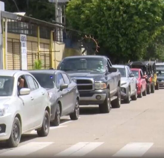 Reportan reactivación de filas en surtidores de gasolina en Cochabamba y Santa Cruz