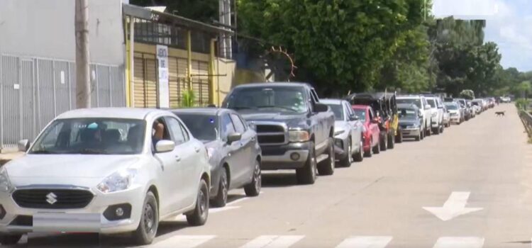Reportan reactivación de filas en surtidores de gasolina en Cochabamba y Santa Cruz